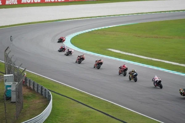 佩德罗阿科斯塔MotoGP日本站跌宕起伏中显露KTM新星赛季成长真实成色